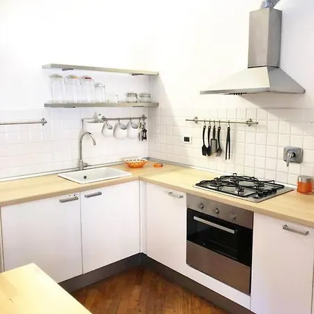 Liberta 11 - Traditional Genovese Apartment